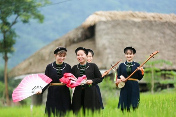 Discover the Soulful Art of Then Singing & Tính Lute Performance