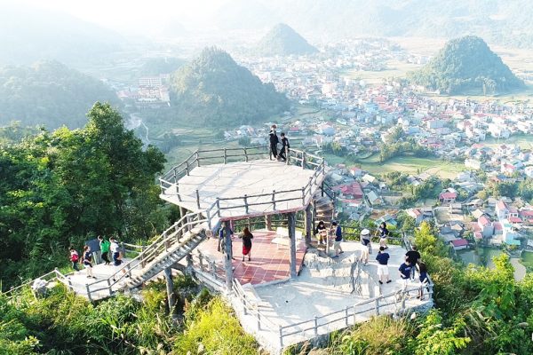 Mountain Climbing and Hiking on Quan Ba Heaven’s Gate